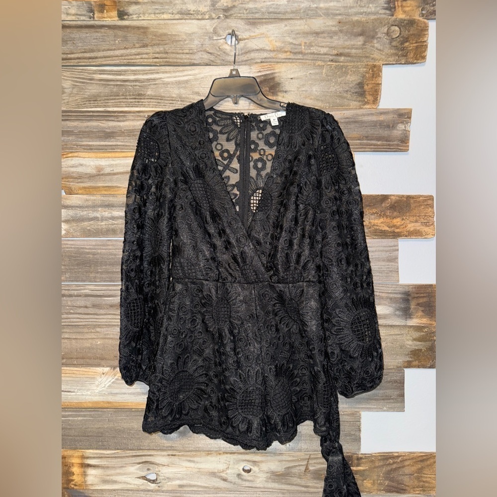 DRESS DAY-BLACK-LACE SHORTS ROMPER-BELT TIE-BACK ZIP-PARTIAL LINING- MEDIUM - Picture 2 of 7